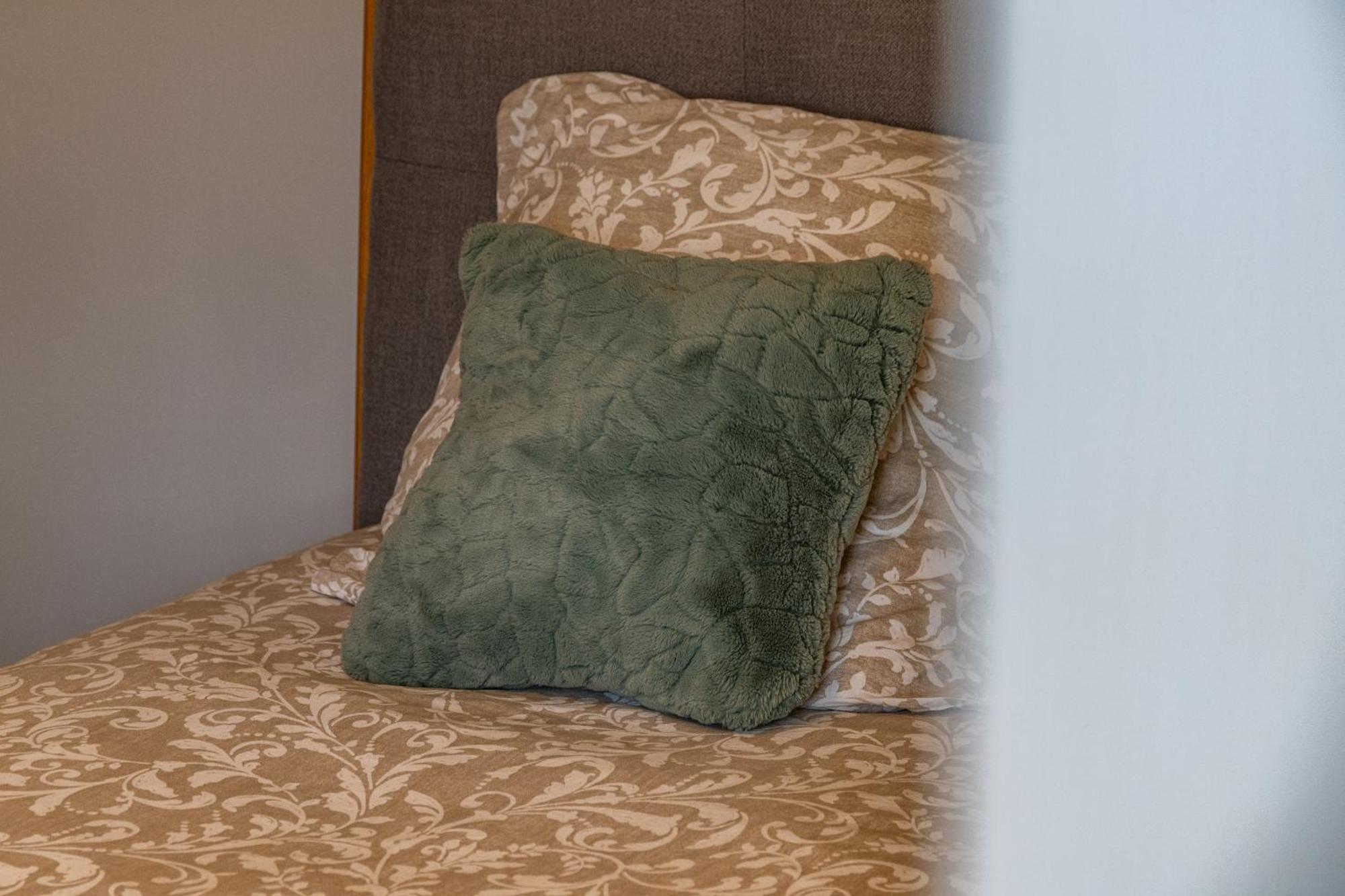 Le Cosy * *